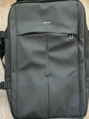 ReeYee Black Men's Backpack - vacuum sealed perfect for hiking or traveling